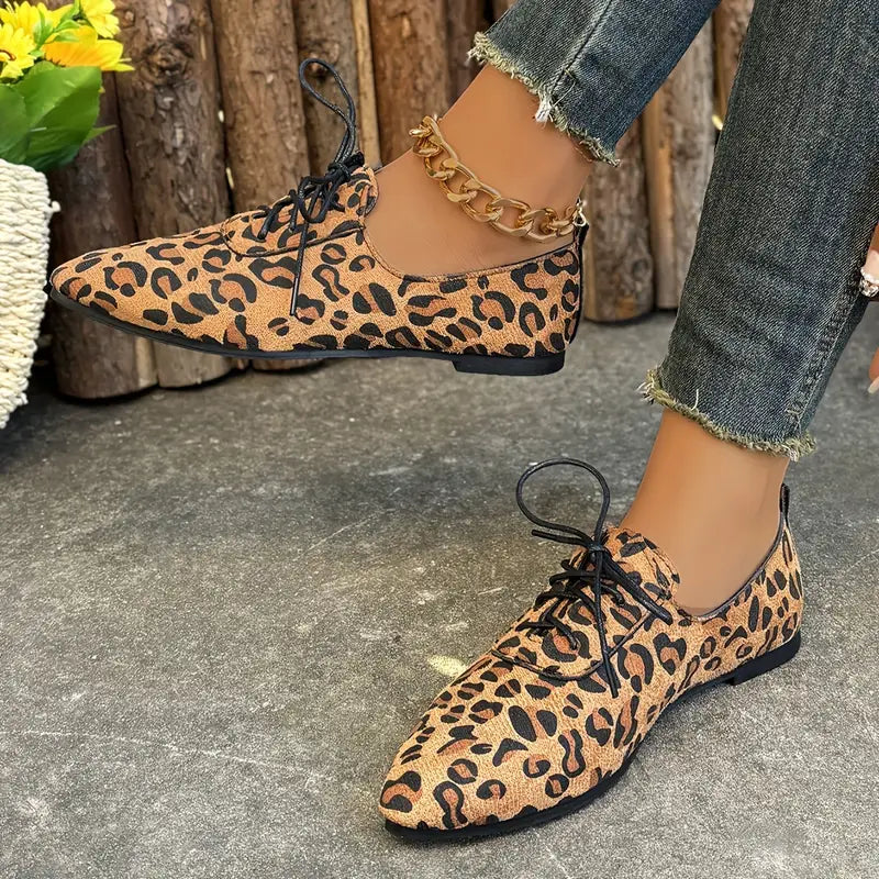 Melithra – Elegante Schnürschuhe aus Wildleder mit Leopardenmuster