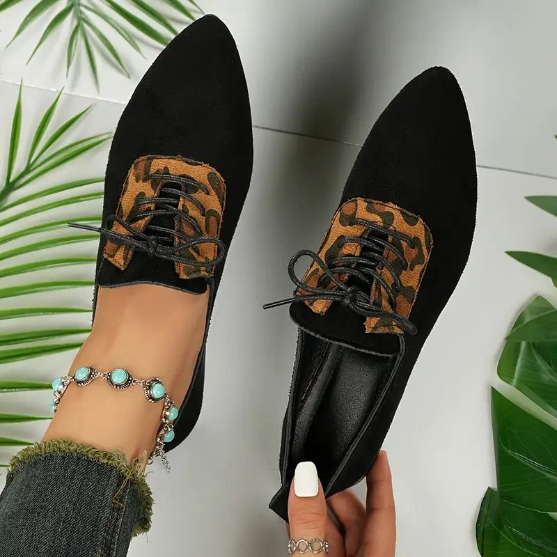 Melithra – Elegante Schnürschuhe aus Wildleder mit Leopardenmuster