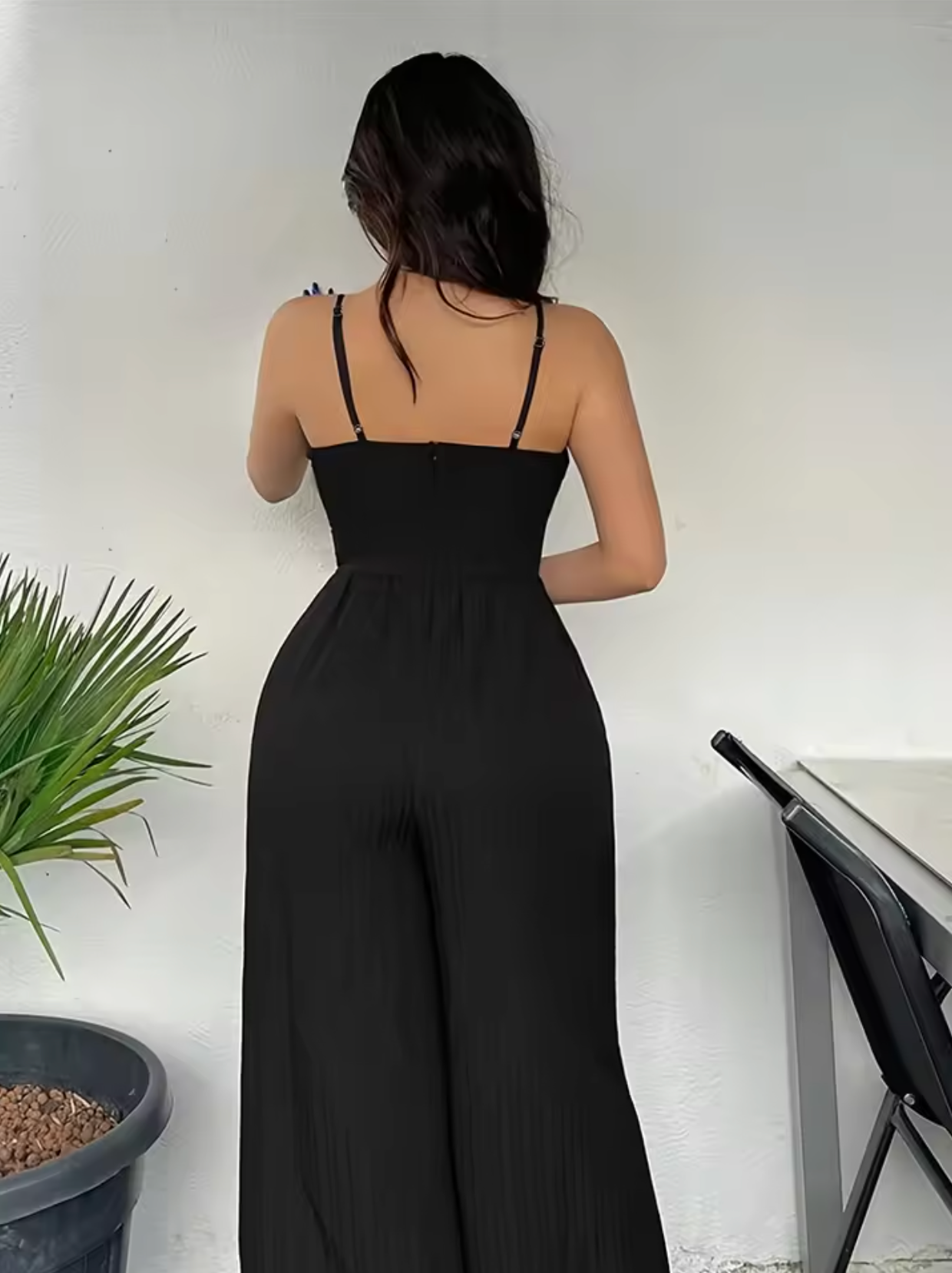 Paloma – Eleganter Jumpsuit mit V-Ausschnitt und weitem Bein