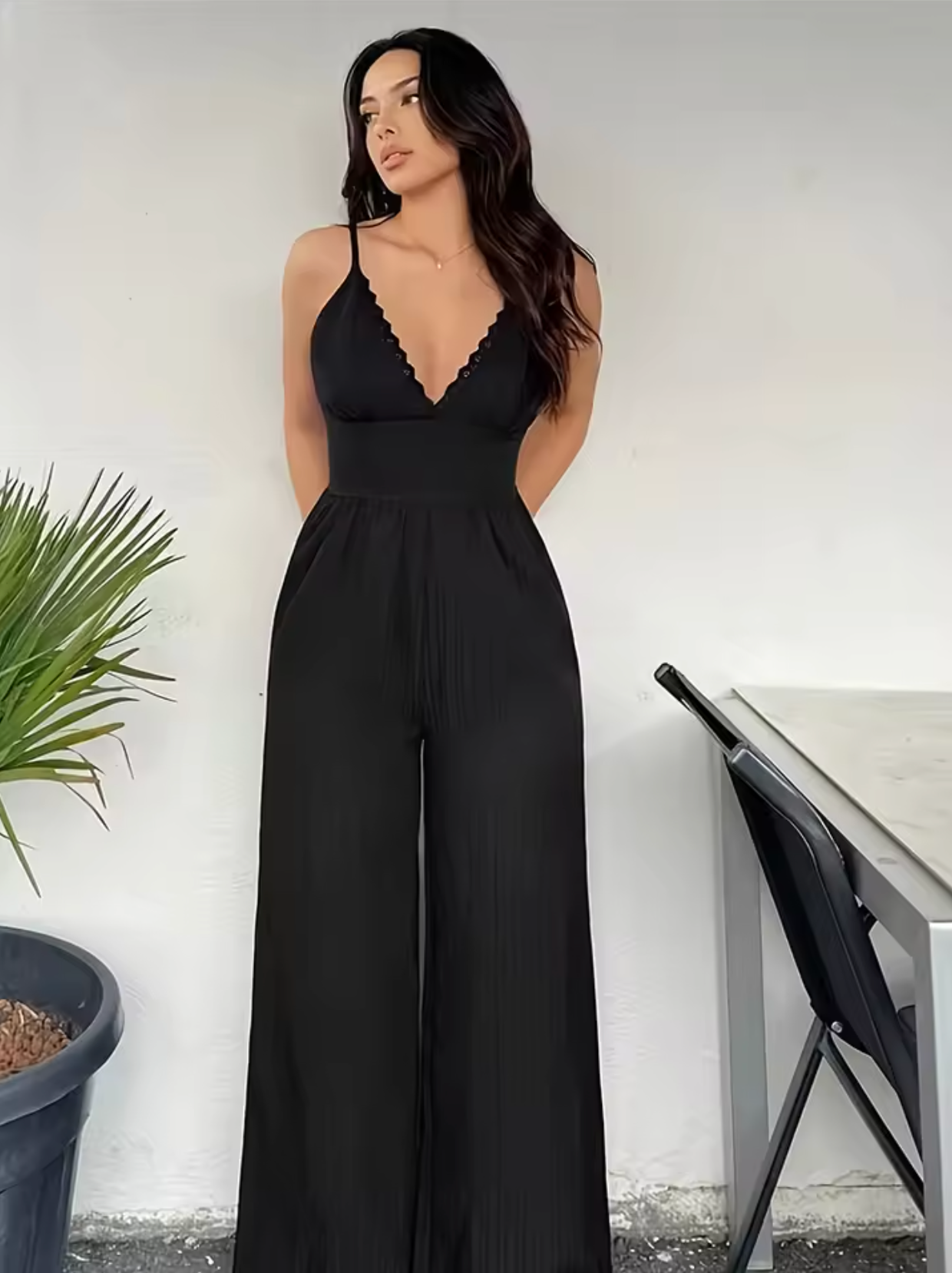 Paloma – Eleganter Jumpsuit mit V-Ausschnitt und weitem Bein