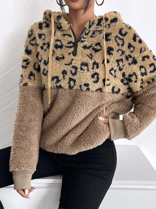 Barkha – Fleece-Kapuzenpullover mit Leopardenmuster