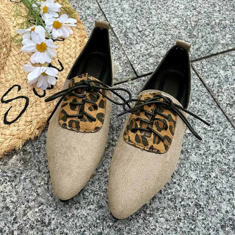 Melithra – Elegante Schnürschuhe aus Wildleder mit Leopardenmuster