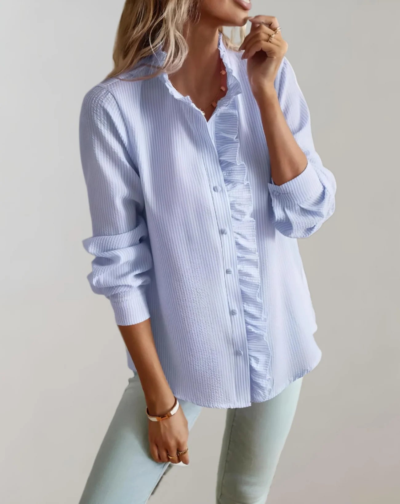 Junia – Elegante Bluse mit Rüschen und langen Ärmeln