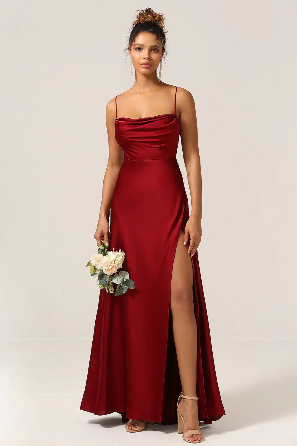 Alvaree – Elegantes Maxikleid aus Satin