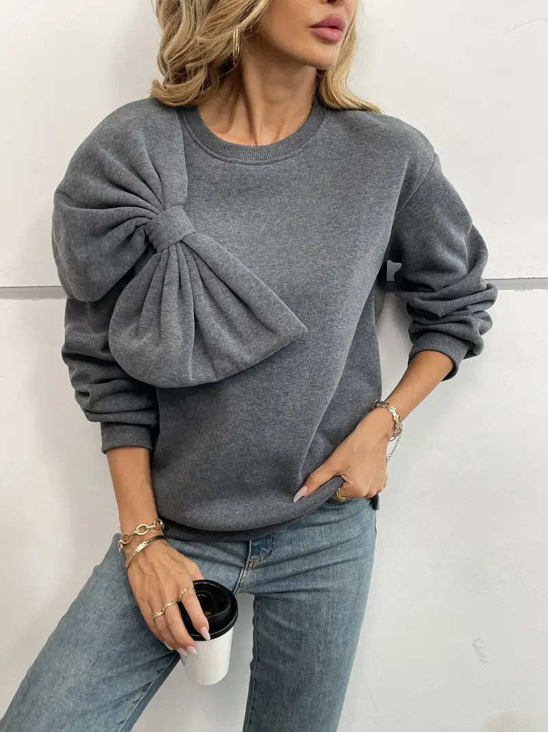 Benia – Stylischer Pullover mit großer Schleife