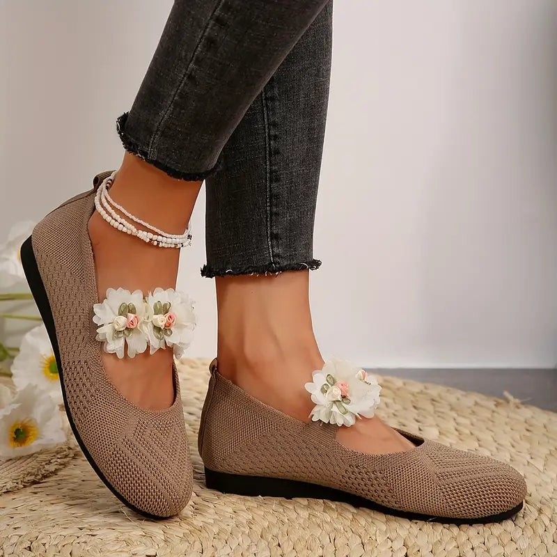 Sylverna - Charmante, mit Blumen verzierte Strick-Halbschuhe